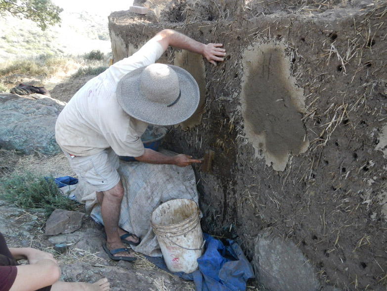 Decorative and Functional Features of the Cob House We Built – Natural Building Apprenticeship